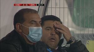 Cosmin Contra, devastat pe bancă la Sepsi - Dinamo! Antrenorul „câinilor”, șocat de prestația echipei sale | FOTO