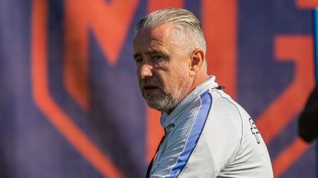Antrenamente la intensitate maximă cu Reghecampf la FCSB. Imagini cu vedetele lui Gigi Becali