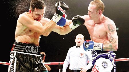 Froch și-a apărat centurile, după o victorie controversată! Bute: "Meciul nu trebuia oprit"