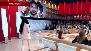 Un caz mai ciudat nu există. A avut două iubite în același timp, ambele au născut în aceeași zi, apoi i-au făcut plângere și totul a ajuns la TV. Cu ce se confruntă un fost fotbalist de la Ajax