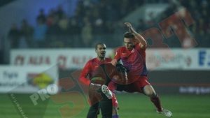 FOTO** Imaginile care l-au băgat pe Martinovic definitiv în inimile steliștilor! "Urmașul lui Rădoi" este APLAUDAT de toți fanii