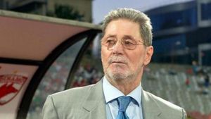 Talpan i-a răspus dur lui Cornel Dinu: "Nu iau în considerare afirmațiile unui bătrânel ieșit la pensie. Să se ocupe de familie și de nepoței"