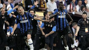 Chivu, încântat că rămâne la Inter! "Îmi doresc mult să o bat pe Juve!" Mesajul pentru "nebunul" Balotelli