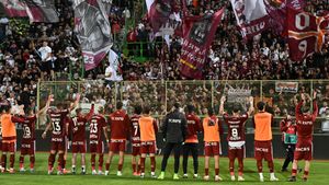 Scena de la Mioveni care l-ar fi expus total pe Costel Gâlcă! Ce greșeală a comis tehnicianul Rapidului în drum spre vestiar. EXCLUSIV