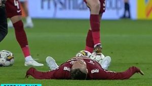 Momente de panică pentru Dan Petrescu înaintea derby-ului Universitatea Craiova - CFR Cluj. Ciprian Deac s-a prăbușit pe teren și a început să țipe de durere