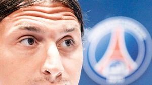 Prin transferul la PSG, Ibrahimovic devine cel mai scump jucător din istorie!** Cifrele la care Messi și Ronaldo se uită ca niște juniori