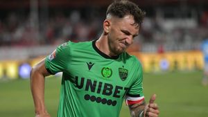 Salvarea lui Dinamo nu vine de la Mircea Rednic, ci de la Marius Șumudică! Antrenorul de la Malatyaspor a pus o condiție pentru a vira un milion de euro în conturile clubului în schimbul lui Deian Sorescu