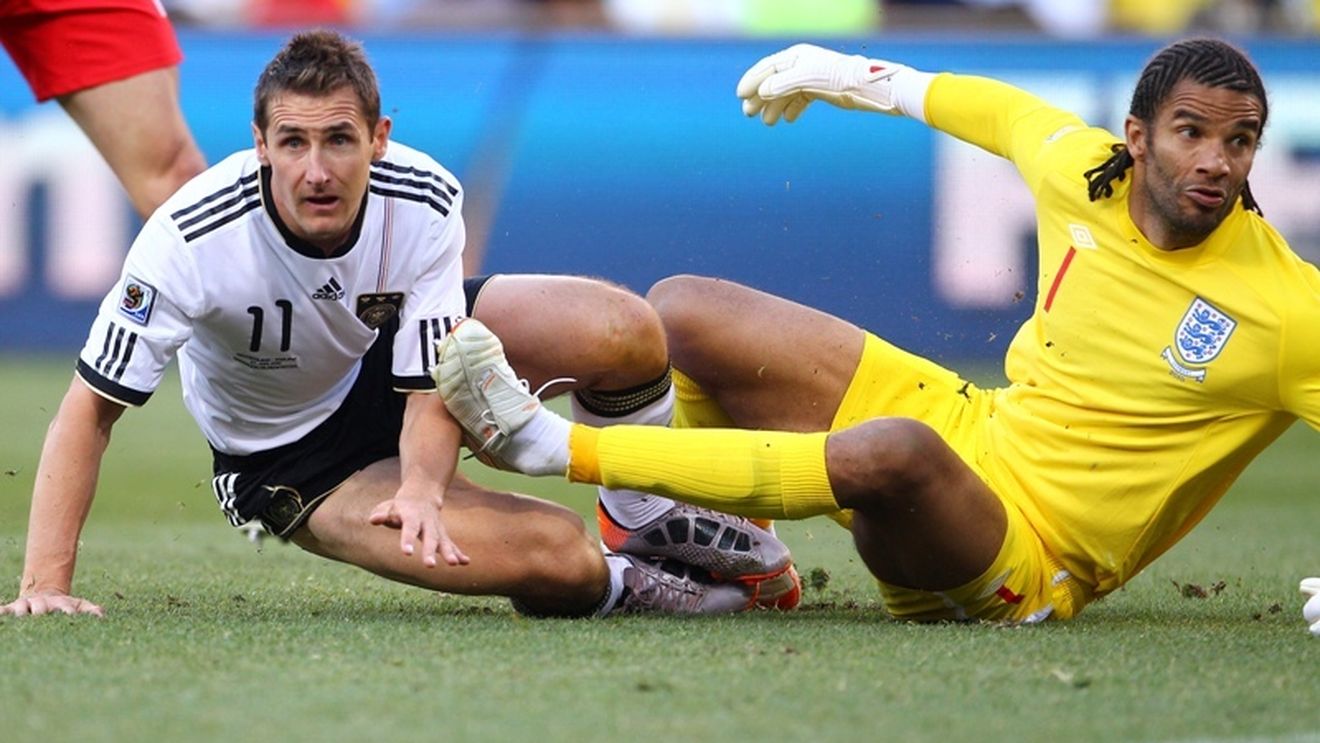 FOTO | Aflat în faliment, David James își scoate la licitație echipamentele de joc