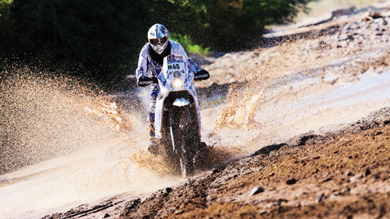 Mani Gyenes concurează la Abu Dhabi Desert Challenge