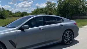 Vestea care o să-l înfurie pe Gigi Becali: Olimpiu Moruțan s-a afișat din nou cu „mașina de pește”! Bolidul costă aproximativ 100.000 de euro