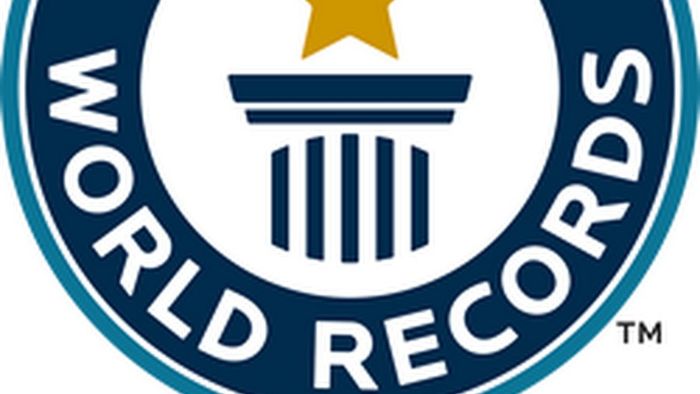 Cine a reușit cele mai multe hat-trickuri consecutive sau cea mai lungă serie de penalty-uri din istorie. TOP 5 cele mai nebune recorduri din fotbal!