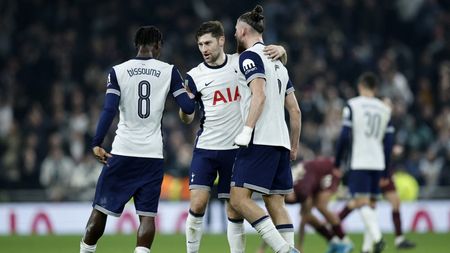 Englezii au descoperit asta despre Radu Drăgușin. Statutul de rezervă i-a unit pe român și pe colegul cu care a impresionat: „Ange Postecoglou e mulțumit de parteneriatul lor”