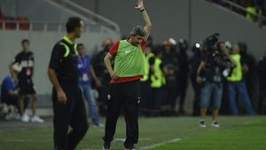 Cad capete la Dinamo după înfrângerea din derby! STOP JOC, Mulțescu? Anunțul făcut de antrenor în vestiar. EXCLUSIV Ciobotariu e favorit să-l înlocuiască