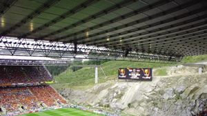 SUPER FOTO Minunea din stâncă!** Au mutat munții pentru a face stadionul!** Obama: "Sunt uimit că un om s-a gândit la așa ceva! E cel mai frumos din lume!"