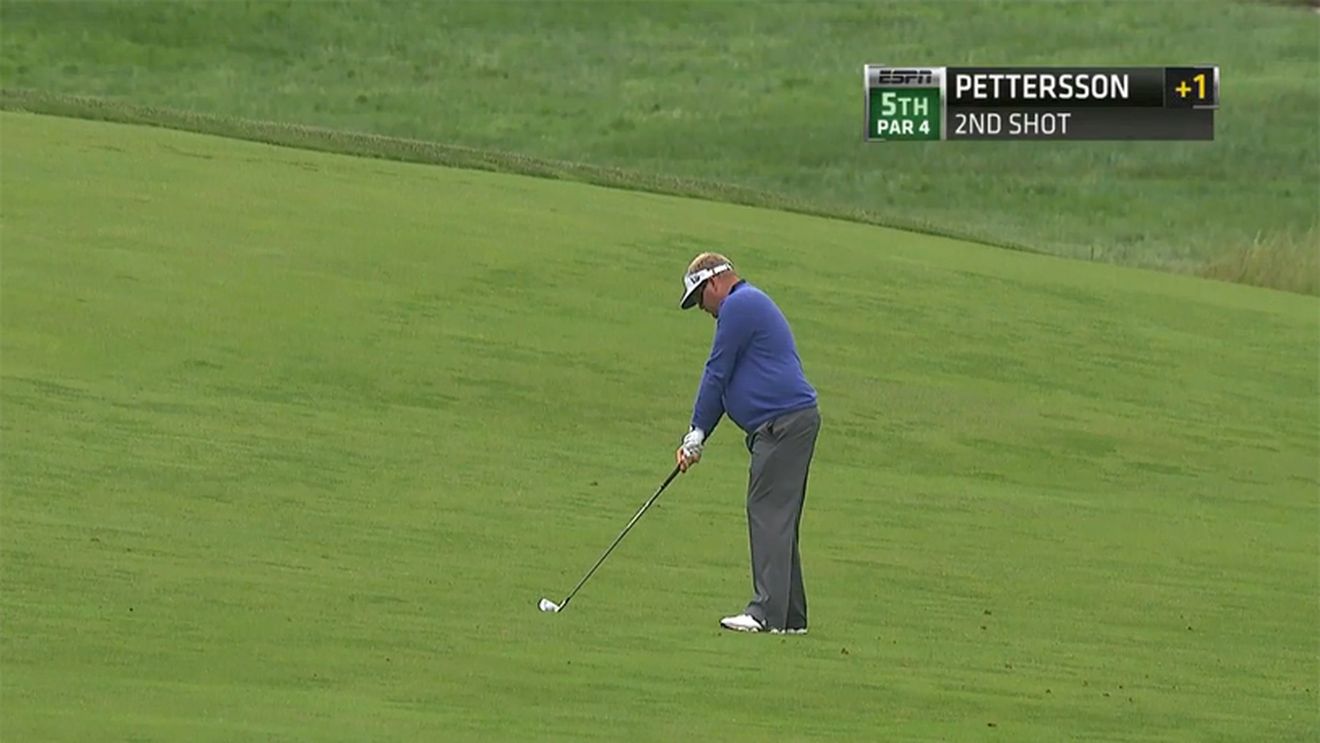 Faza zilei! VIDEO Se pregătea să lovească, crosa era "armată", dar a avut parte de o surpriză imposibil de anticipat