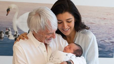 Bernie Ecclestone a făcut din nou senzație! Fostul șef din Formula 1 nu se oprește aici și mai așteaptă copii la 89 de ani: „Nu iau Viagra, asta îmi dă soția!”