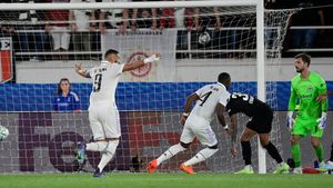 Top Pariu: 100% fotbal » Pachetul Zilei ajunge la cota 11.00 »»