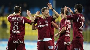 Transferul lui Lazăr la "U" a PICAT!** Mijlocașul a PLECAT de la Rapid și se antrenează cu ALTĂ‚ echipă! Ce oferte are