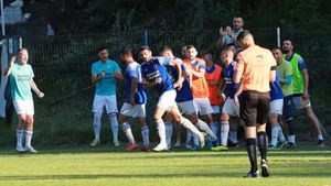 Ca-n Vestul Sălbatic! După un meci de fotbal terminat cu bătaie au avut loc spitalizări, rețineri de 24 de ore și s-a impus control judiciar pentru 60 de zile