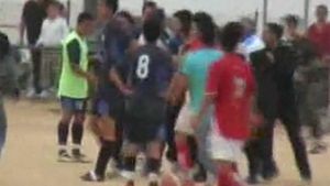 VIDEO INCREDIBIL Un arbitru a fost bătut crunt la un meci de juniori