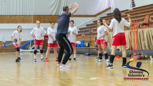 Renata și Vali Ghionea lansează joaca de-a handbalul!