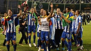 Barcelona lui Guardiola l-a avut pe listă! Un român, între giganți ai fotbalului! Comparație inedită a celor de la UEFA