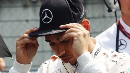 Cursă cu peripeții la Monza: Lewis Hamilton, la un pas să-și piardă viața în Formula 1! „Slavă Domnului că există. Mi-a salvat gâtul" | VIDEO