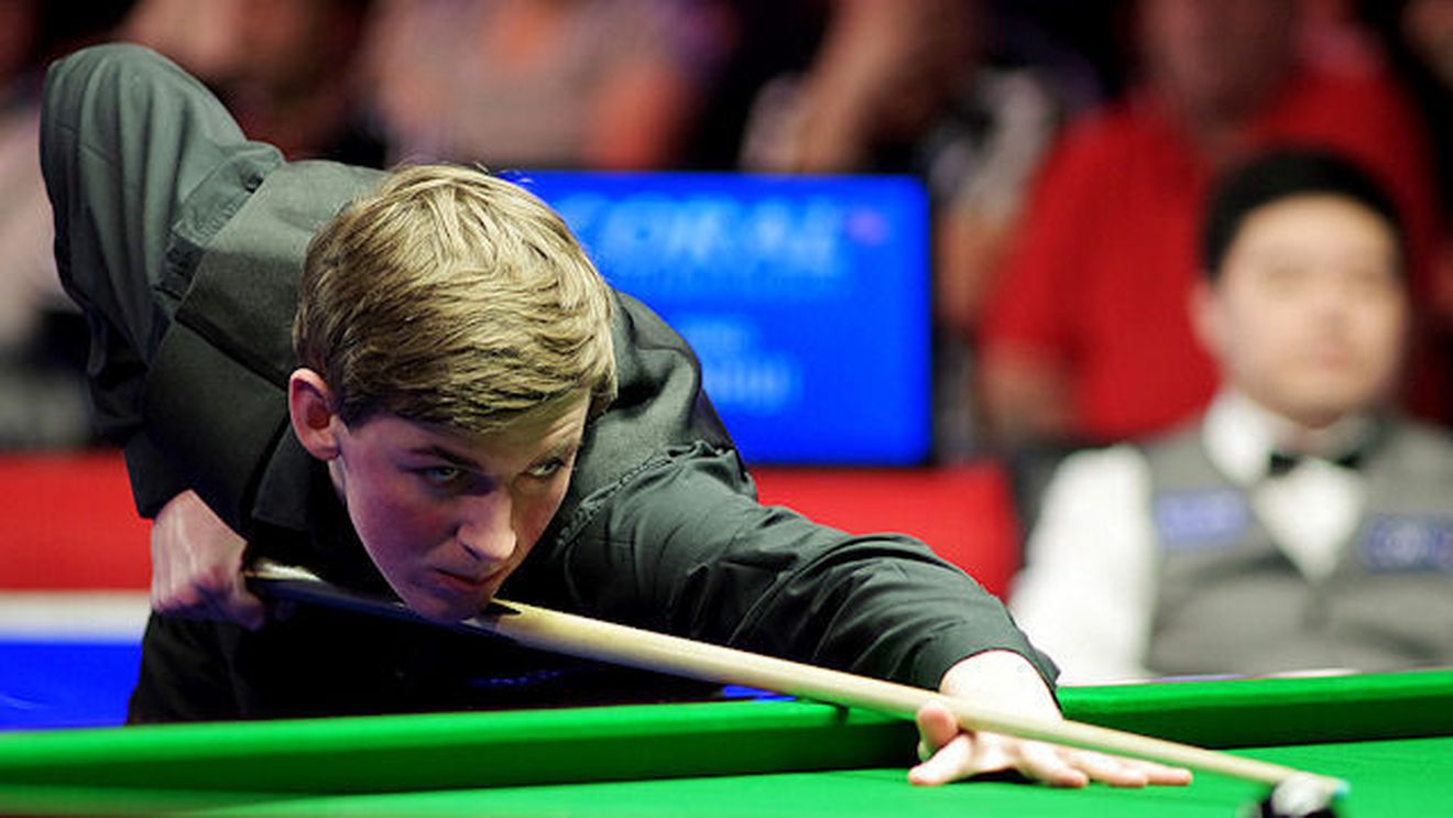 La 18 ani, numărul 100 din snooker l-a răpus pe Ding Junhui. Urmașul lui Stephen Hendry. James Cahill caută sponsori pe Twitter și "este obsedat de snooker"