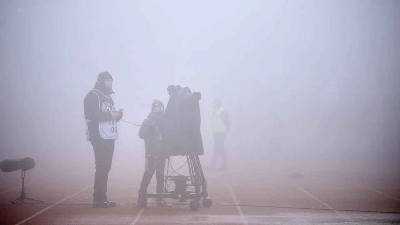 Pierduți în ceață. Arbitrul George Găman a dat drumul partidei de la Sfântu Gheorghe și a oprit-o după 15 minute. „Habar nu are regulamentul”