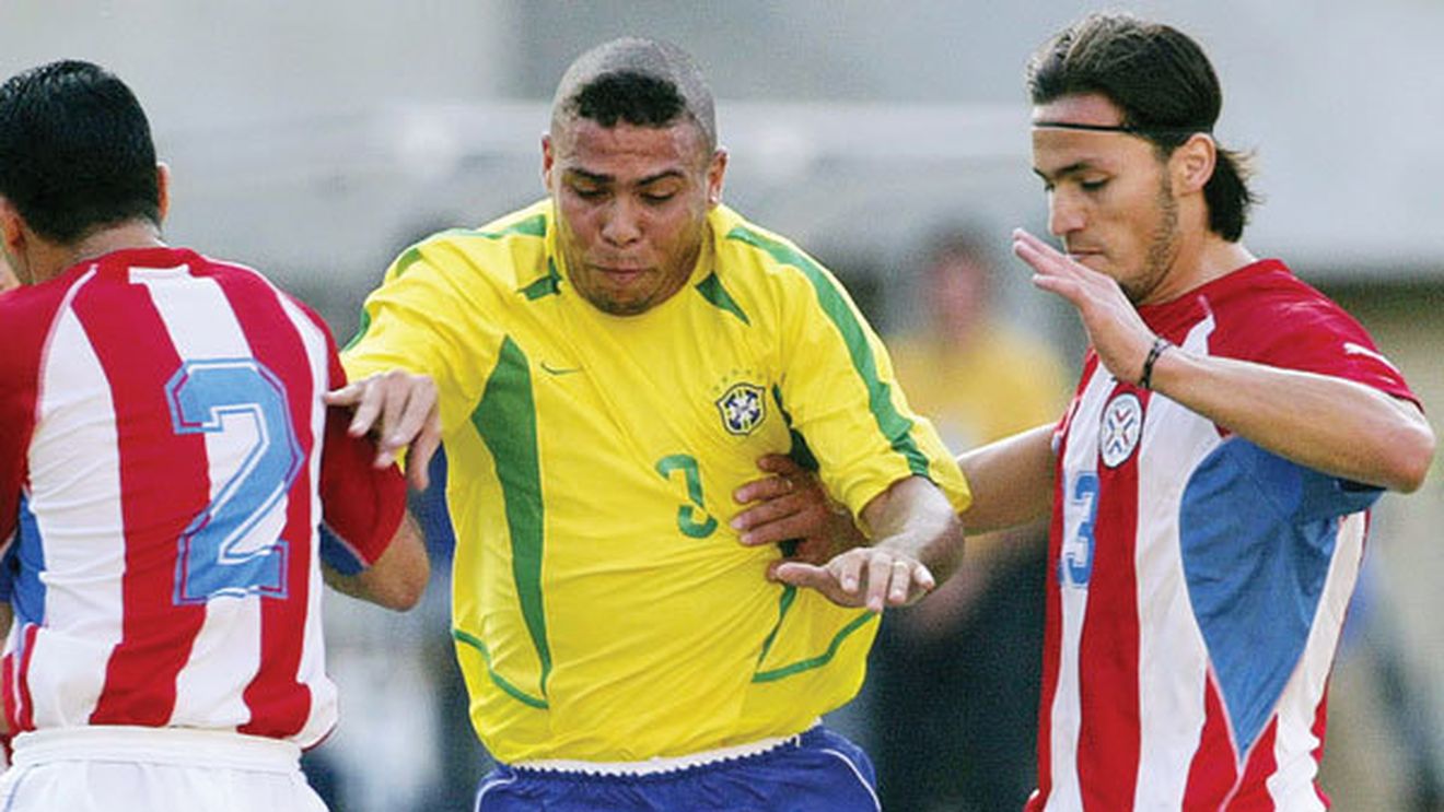 Ronaldo, egalul lui Pele