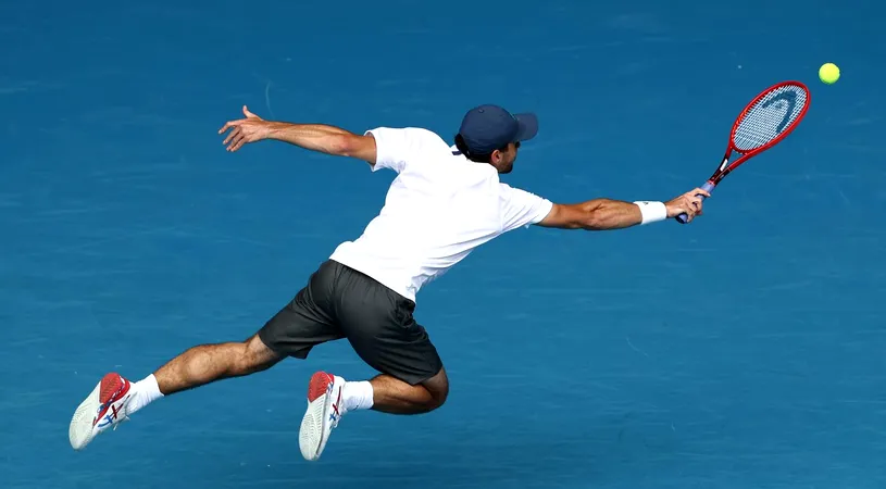 Cine este Aslan Karatsev, necunoscutul care a băgat spaima în favoriții de la Australian Open calificându-se în sferturi. Nu mai jucase niciun Grand Slam până la 27 de ani