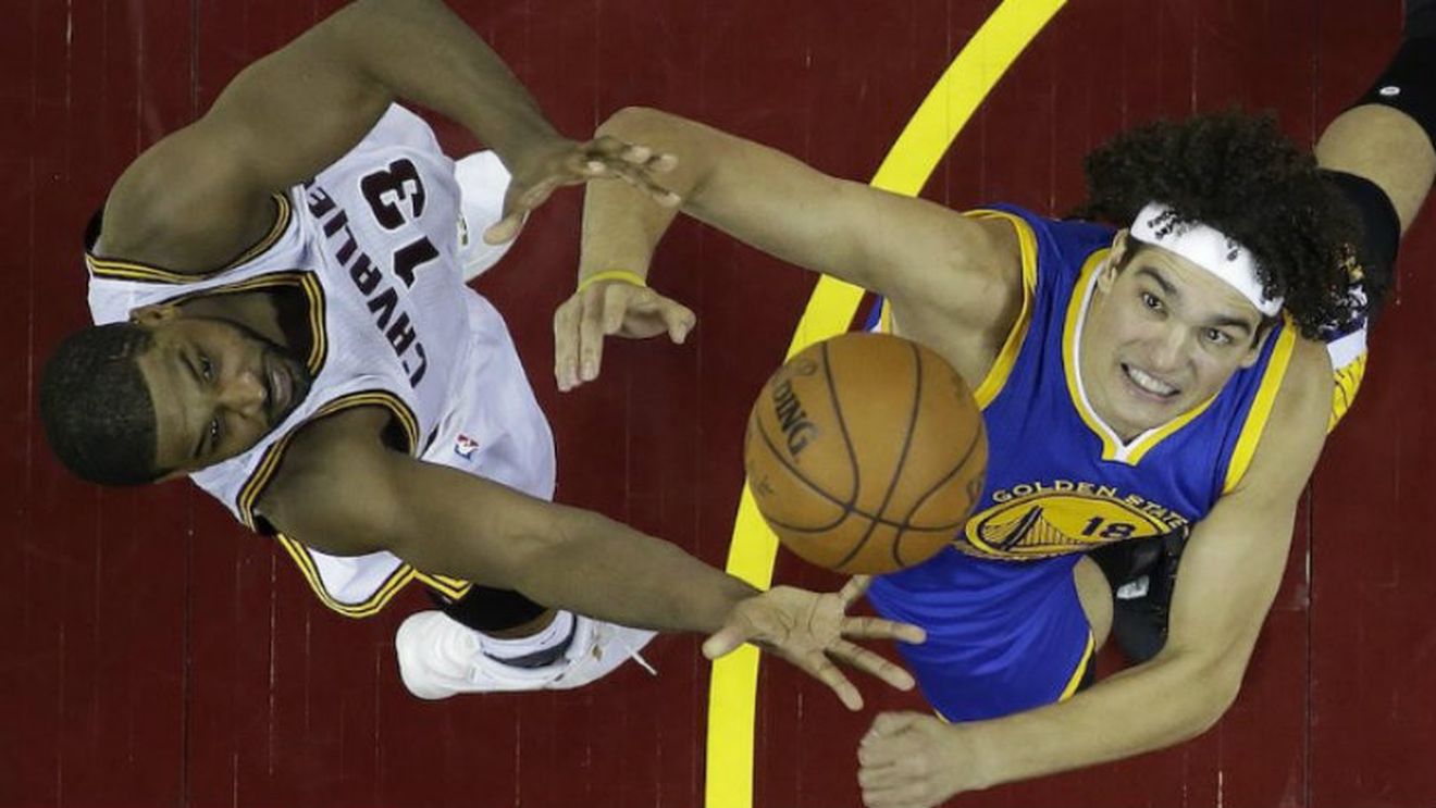 România, coșaveraj de minus 91 de puncte după o "dublă" amicală cu Brazilia. Adversarii au evoluat cu cinci baschetbaliști din NBA, România cu trei jucători naturalizați