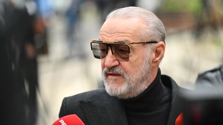 Gigi Becali i-a ofertat în direct AZI pe antrenor și pe atacantul din naționala României: „Vii cu finul tău la FCSB? Că finul meu Mirel nu mă ascultă”