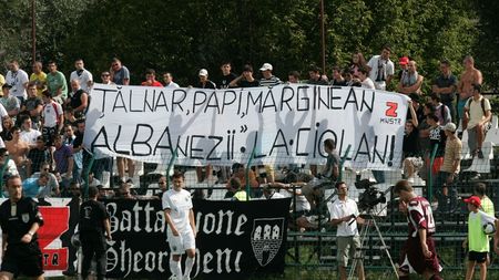 Dulca poartă "șapcă roșie"