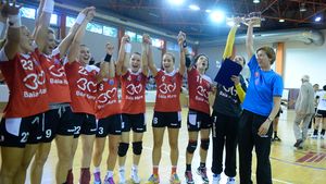 HCM Baia Mare și Corona Brașov merg cap la cap în acest sezon. Maramureșencele, în fruntea ierarhiei pentru un "plus" de trei goluri