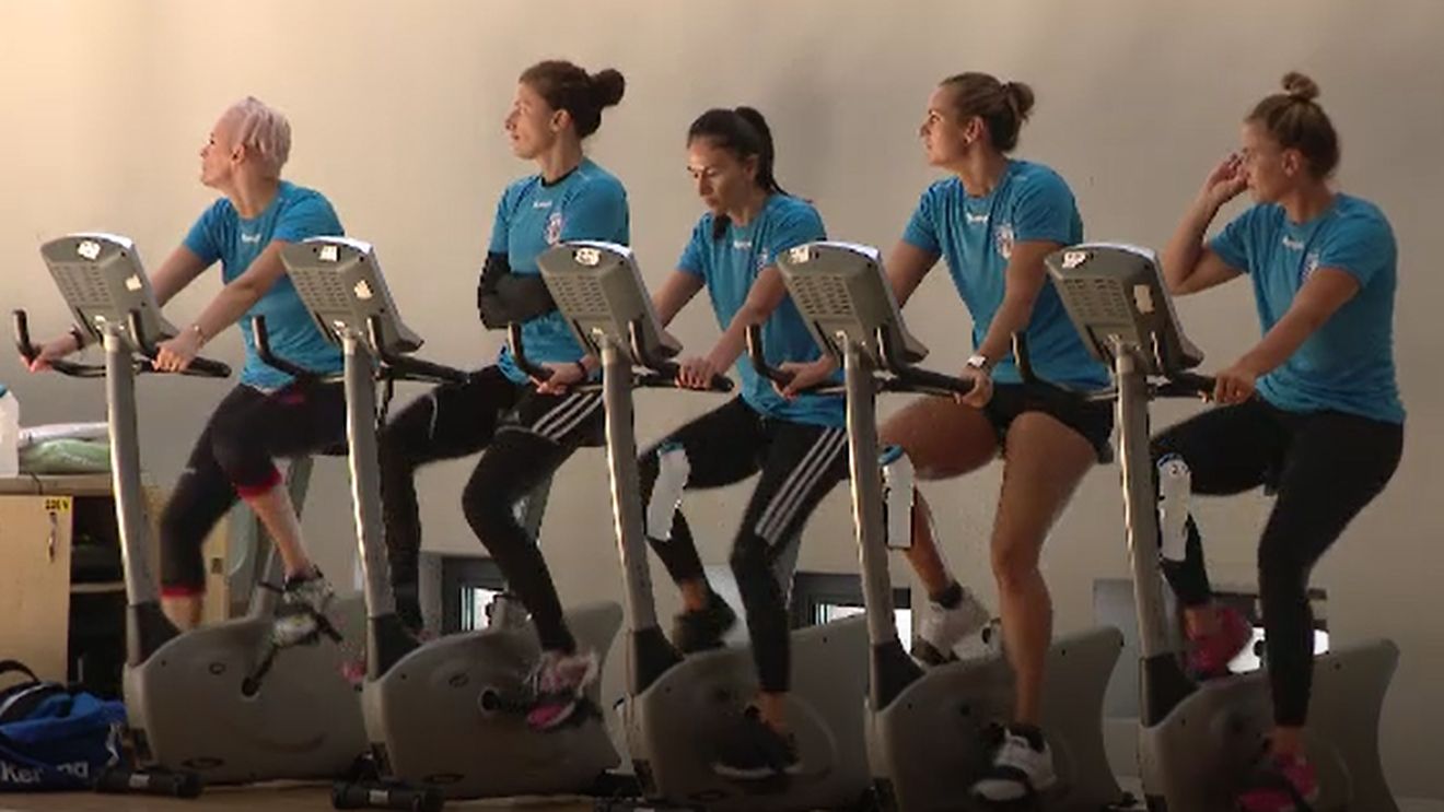 Cristina Neagu a explicat care ar putea fi rețeta succesului la CSM București în acest sezon: "Fiecare dintre noi trebuie să uităm puțin de persoana noastră și să dăm mai mult pentru echipă". De ce va avea Helle Thomsen o misiune dificilă