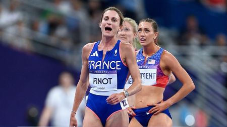 Atleta a făcut ravagii la Jocurile Olimpice. A terminat cursa în top, apoi s-a pus în genunchi în fața iubitului ei și a făcut un gest fără precedent în fața zecilor de mii de spectatori