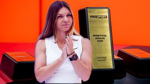 Simona Halep, reacție în stilul lui Novak Djokovic când a primit premiul ProSport pentru sportivul anului 2020: „Nu e rău deloc!" | VIDEO