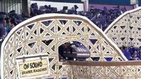 Scenografie cum nu s-a mai văzut în fotbal! Fanii au creat un carusel în peluză