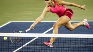 Spectaculos. Halep a ridicat tribunele în picioare la Cincinnati. VIDEO | Schimbul incredibil ales de WTA ca "lovitura zilei"