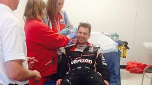 Will Power a dominat clar weekendul IndyCar. Juan Pablo Montoya a vrut să-și felicite coechipierul, dar l-a trimis de pe prima treaptă a podiumului direct la doctor