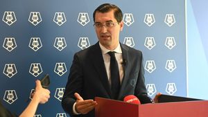 Gata! Se schimbă numărul de echipe din campionat! Răzvan Burleanu a făcut anunțul oficial: vor fi 22 de echipe și vor promova 6 cluburi!