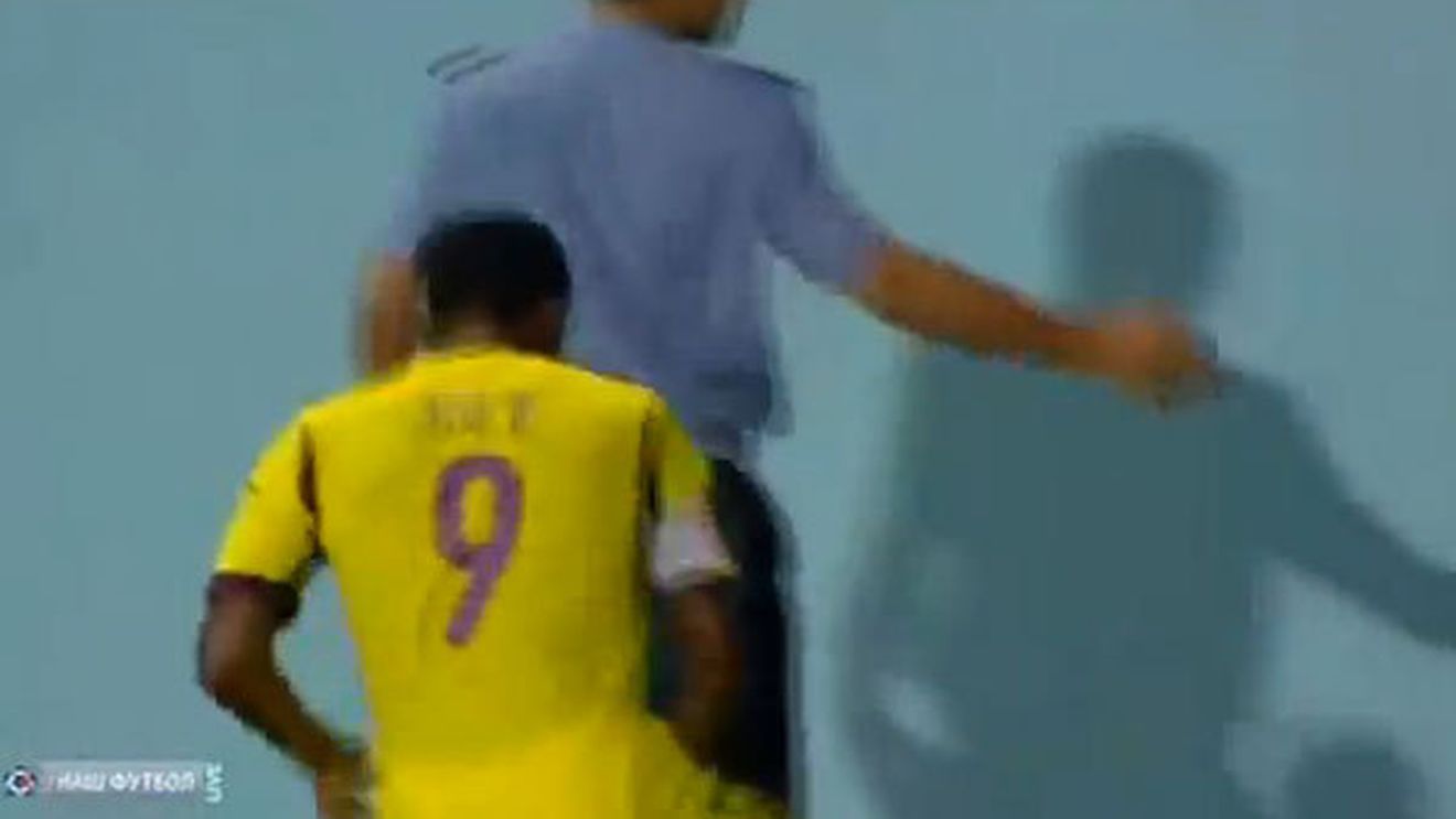 VIDEO Își poate pierde slujba!** Gestul pe care l-a făcut Eto'o la celebrarea unui gol îl poate costa scump pe un polițist