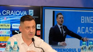 S-a făcut: Mirel Rădoi este aşteptat după-amiază la antrenamentul Universităţii Craiova! Salariul, staff-ul şi obiectivele pe care le are fostul selecţioner în Bănie
