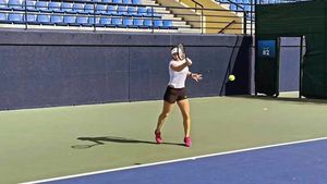 Simona Halep e tot mai sigură că scapă de suspendare la TAS! Primele imagini din 2024: românca loveşte cu sete din primele zile ale anului. VIDEO