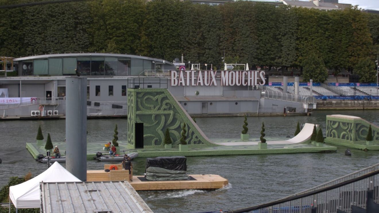 Parisul se sufocă de trafic, barjele fac repetiții pe Sena! Ceremonia de deschidere paralizează circulația și întreg orașul devine azi pietonal! Toate detaliile despre inedita festivitate pe apă de vineri seară. SPECIAL