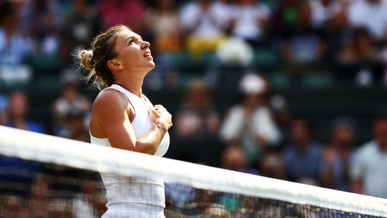 Simona Halep joacă azi cu trofeul pe masă. Rivala din finala Rogers Cup, o obișnuită a pictorialelor "incendiare" | FOTO 
