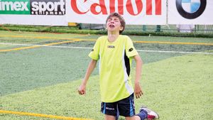 Craiova plânge și la copii!** Micii olteni au terminat "Cupa Hagi Danone" cu ochii în lacrimi! Hagi i-a îmbărbătat