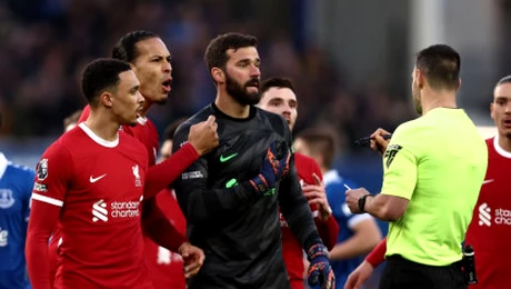 `Ne-am săturat!` Starul lui Liverpool nu s-a mai abținut. Reacție dură la adresa UEFA în direct