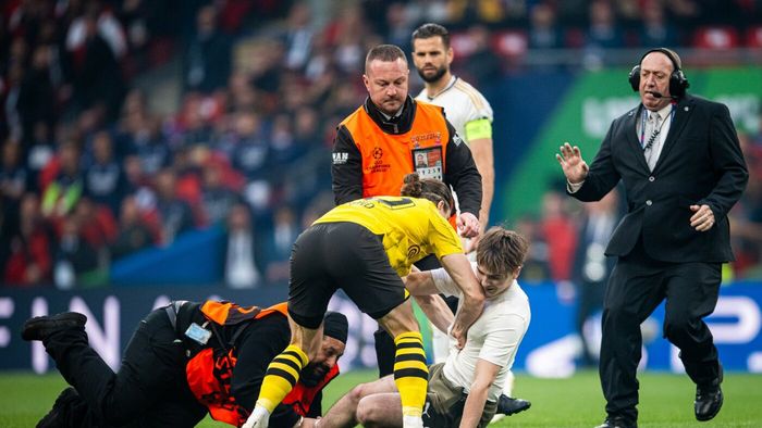 Au răbufnit în direct după gafa serii de la finala Champions League dintre Borussia Dortmund și Real Madrid! „Ce rușine! E dezastru”
